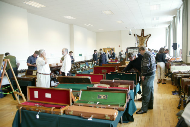 gun auction room