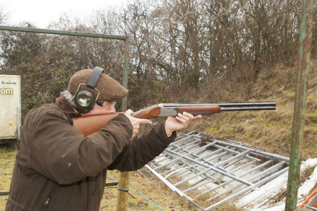 Shooting with shotgun
