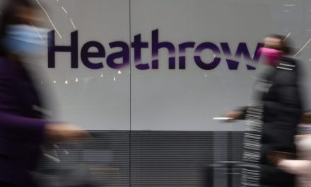 British Airways travellers hit as 3,000 luggage items stuck in Heathrow 